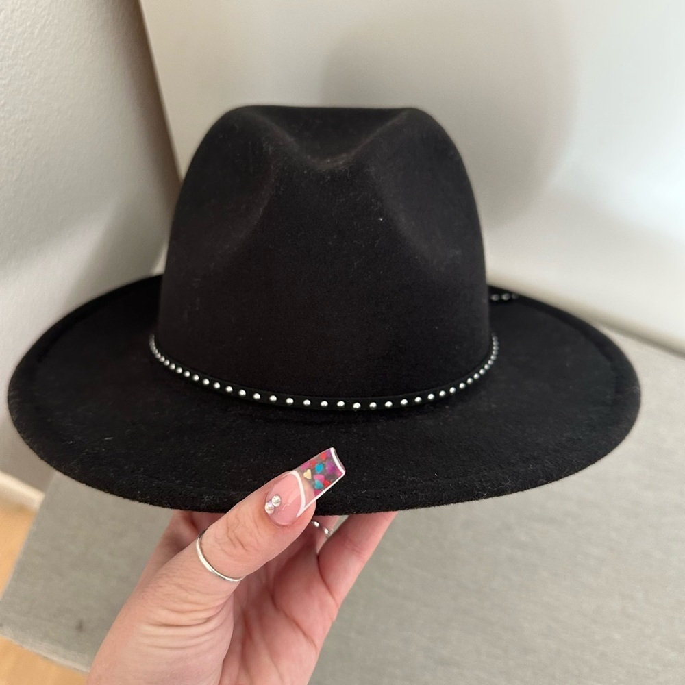 BoHo chic, black hat with removable studded bow - Picture 2 of 11